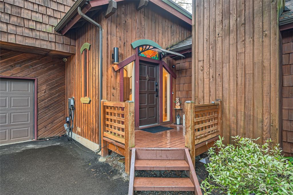 Photo of 13303 70th Place NE, Kirkland, WA 98034 (MLS # 2308492)