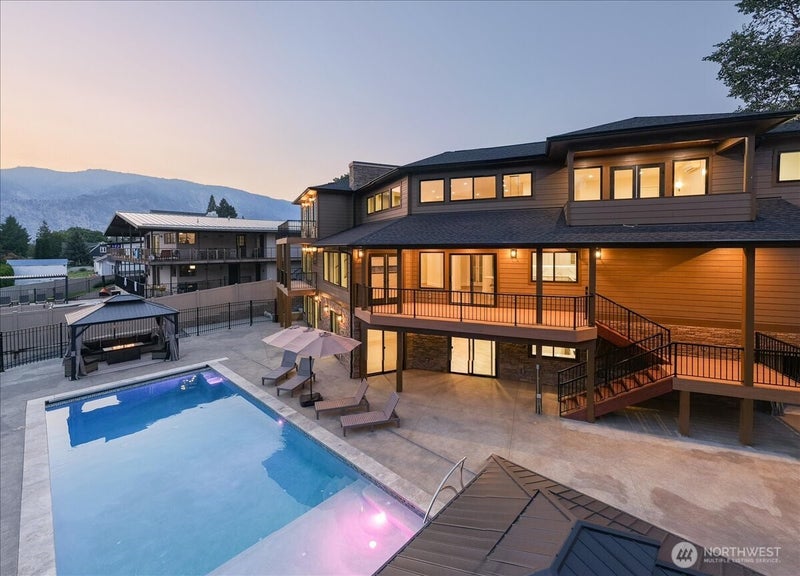 755 Wapato Way