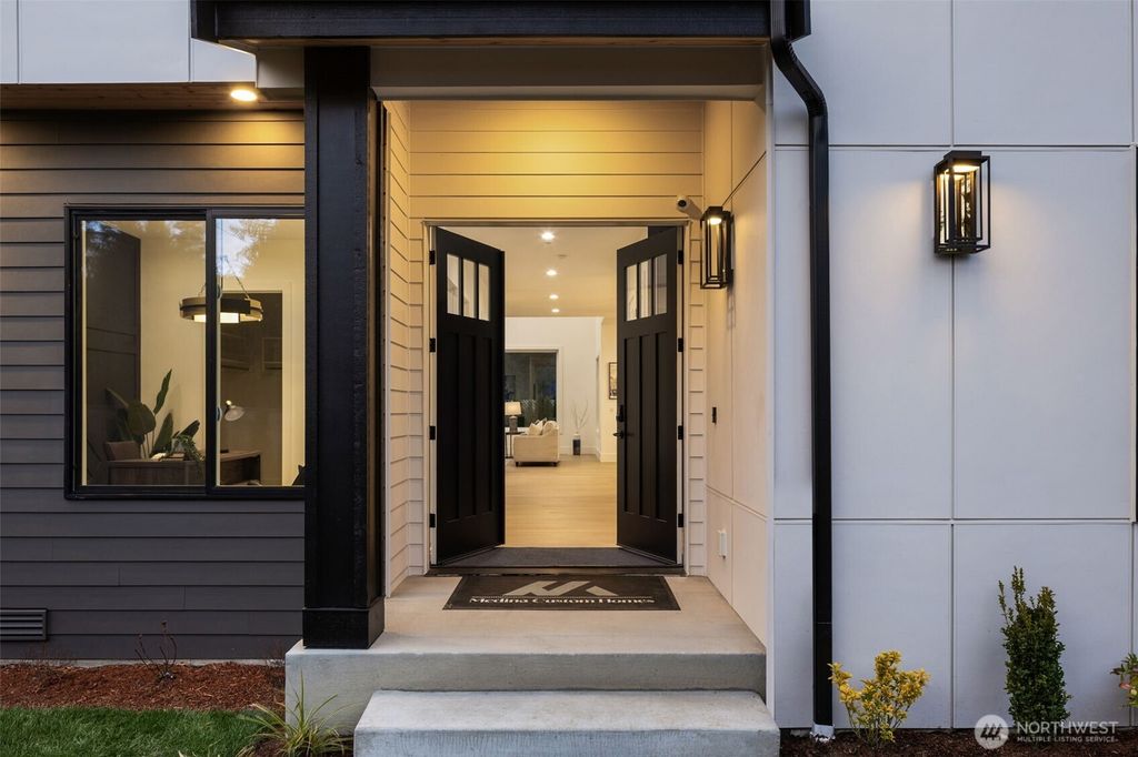 Photo of 13698 NE 83rd street St, Redmond, WA 98052 (MLS # 2494253)