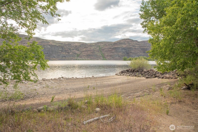 582 River Drive SW