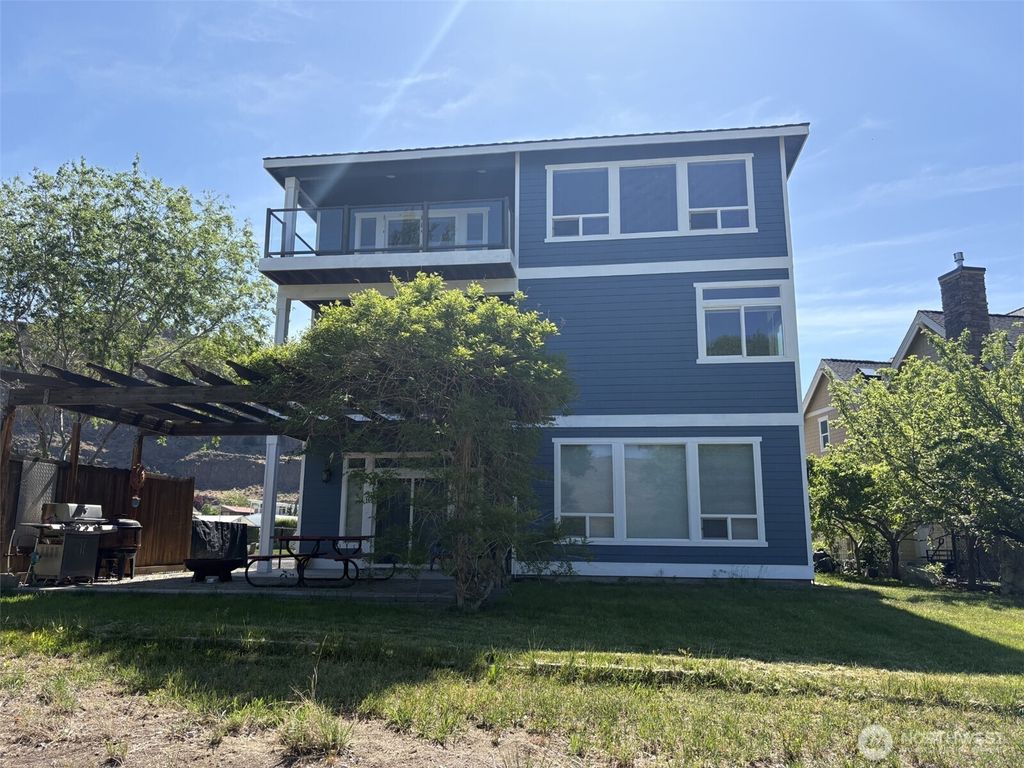 Photo of 582 River Drive SW, Quincy, WA 98848 (MLS # 2518116)