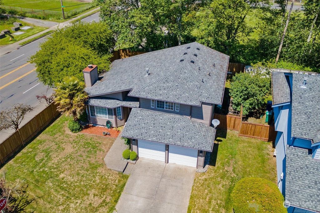 Photo of 2022 SW 347th Place, Federal Way, WA 98023 (MLS # 2244930)