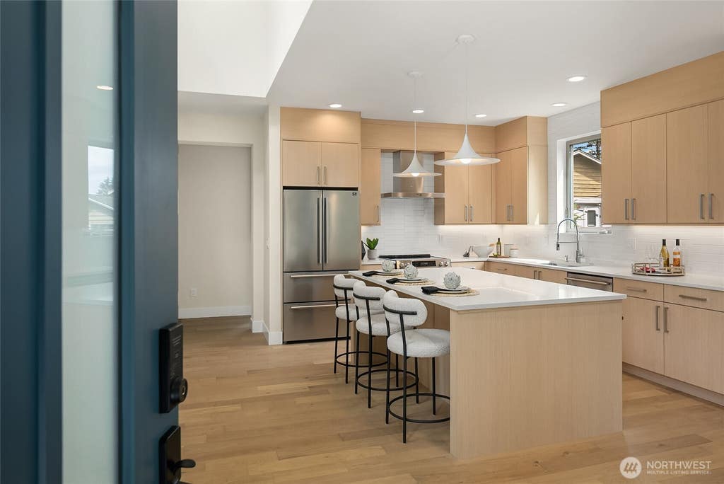 Photo of 13105 NE 103rd Place, Kirkland, WA 98033 (MLS # 2534509)