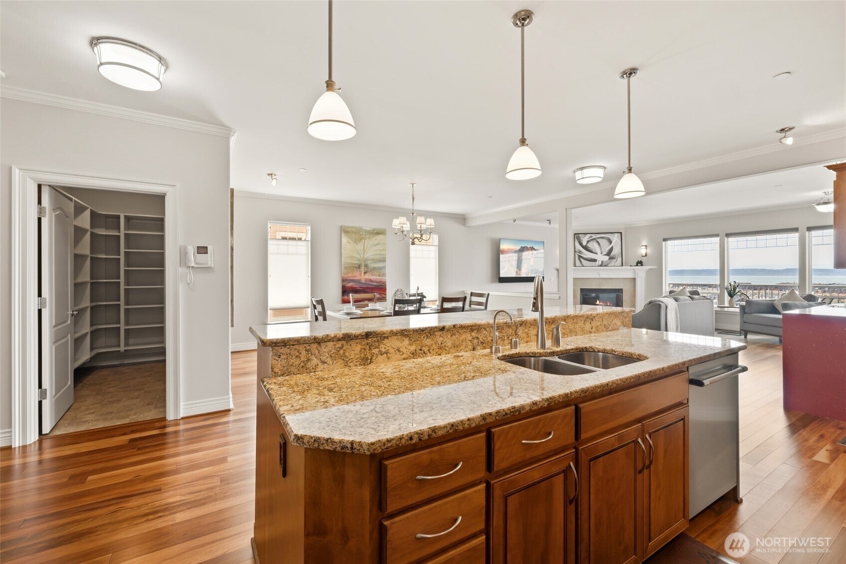2030 Grand Avenue 5