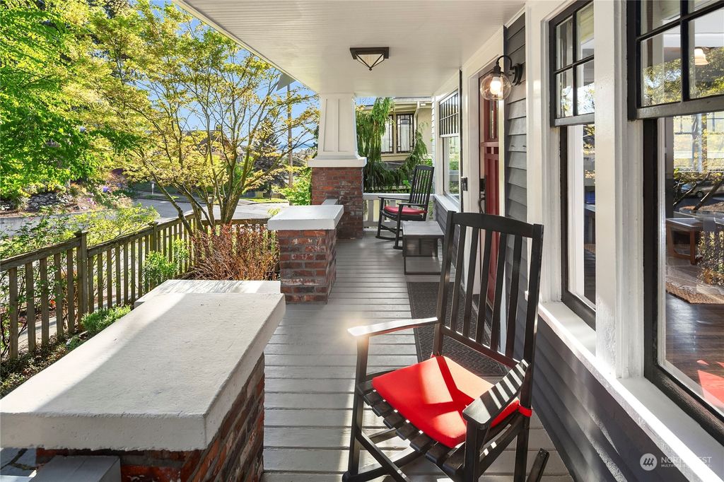 Photo of 718 W Howe Street, Seattle, WA 98119 (MLS # 2224124)