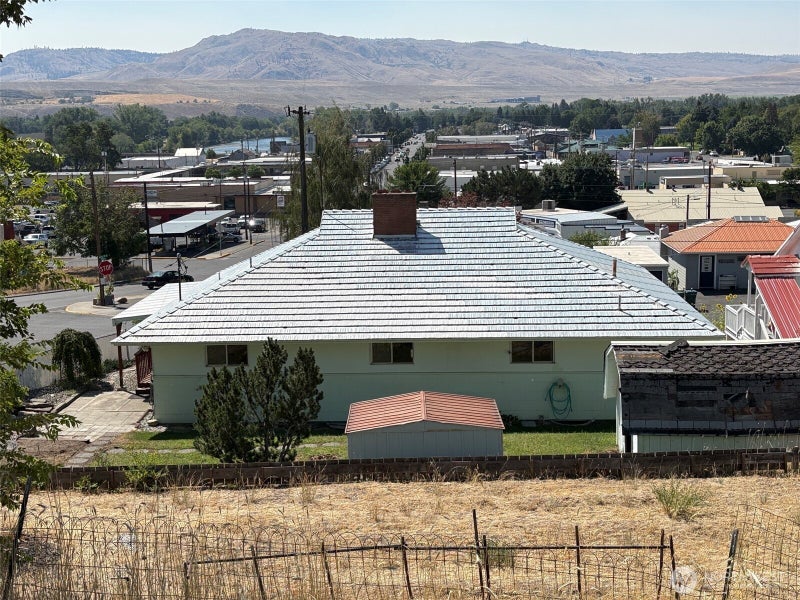 10 W Dewberry Avenue