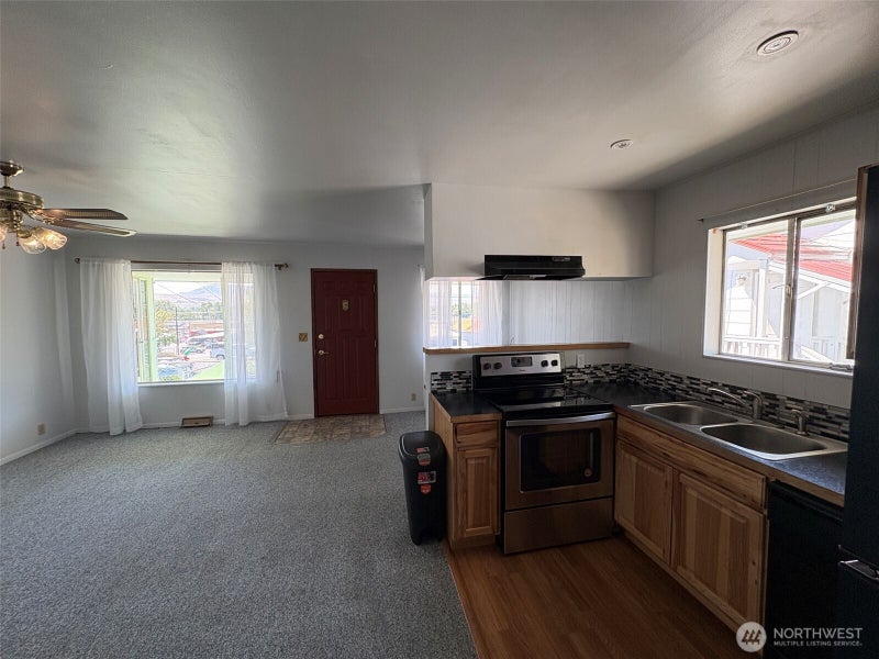 10 W Dewberry Avenue