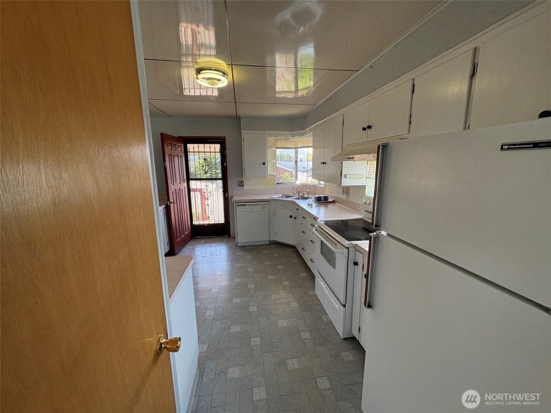 10 W Dewberry Avenue