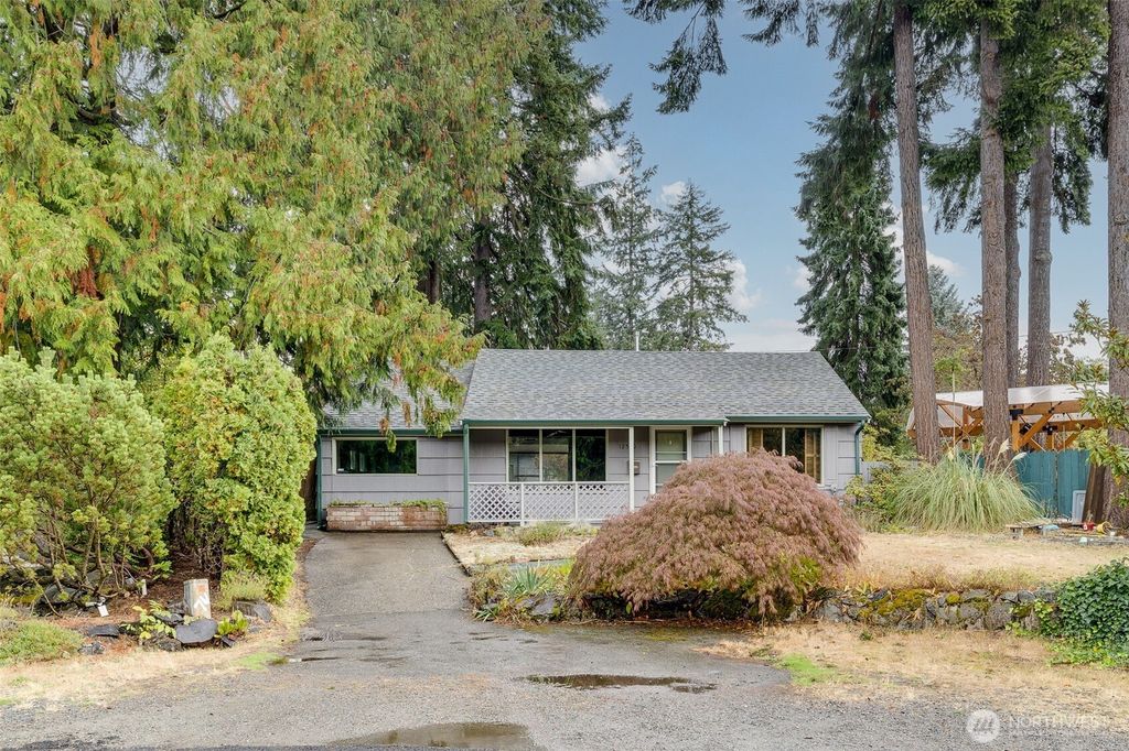 Photo of 12520 24th Avenue NE, Seattle, WA 98125 (MLS # 2438824)
