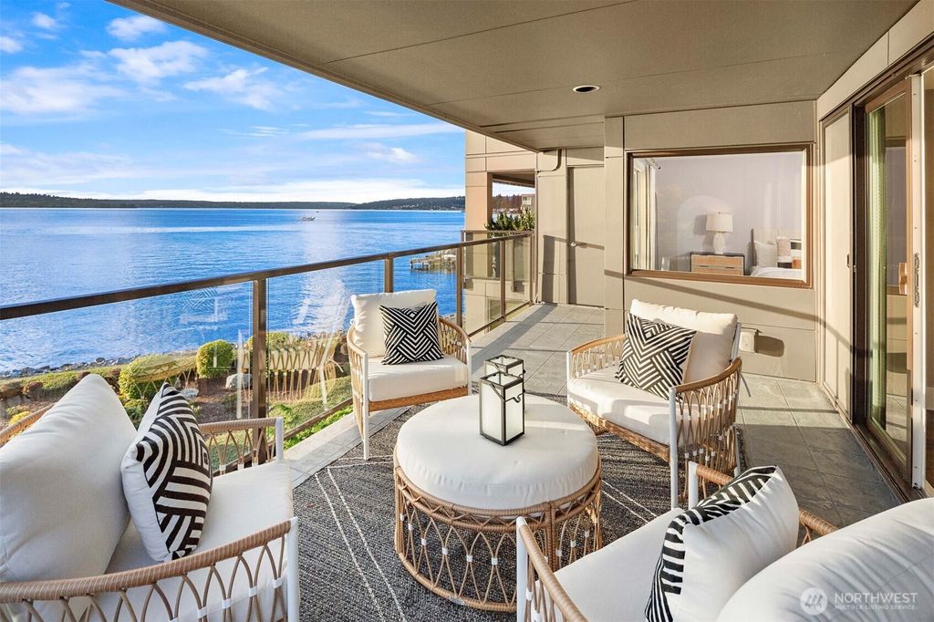 Photo of 827 Lake Street S #208, Kirkland, WA 98033 (MLS # 2352944)