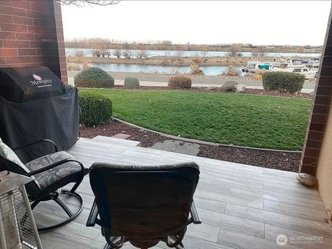 Photo of 300 Columbia Point Drive #D101, Richland, WA 99352 (MLS # 2440533)