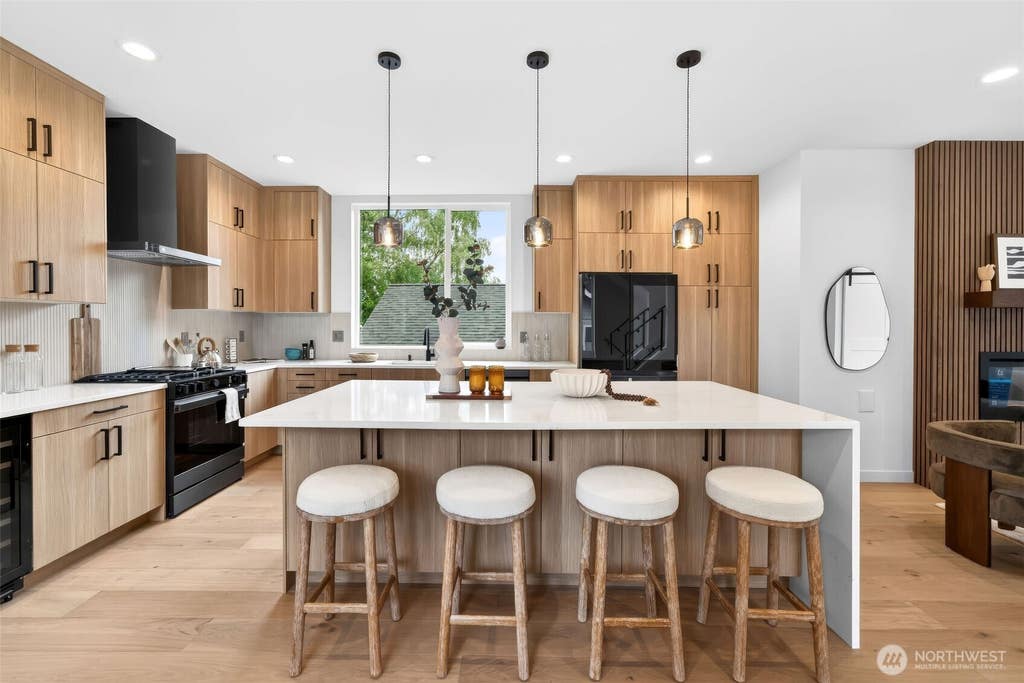 Photo of 8512 15th Avenue NE, Seattle, WA 98115 (MLS # 2548597)