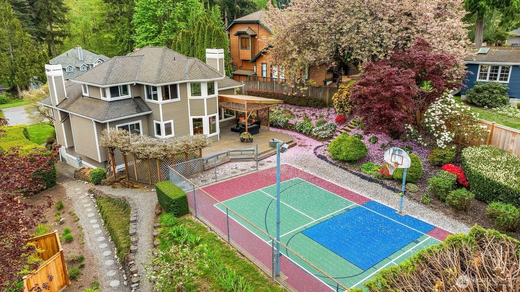 Photo of 6622 NE 151st Street, Kenmore, WA 98028 (MLS # 2514662)