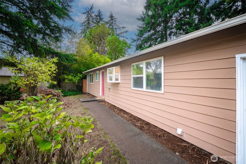 807 Gregory Way SE