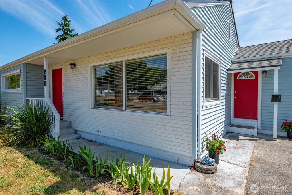 Photo of 260 SE Glencoe Street, Oak Harbor, WA 98277 (MLS # 2536961)