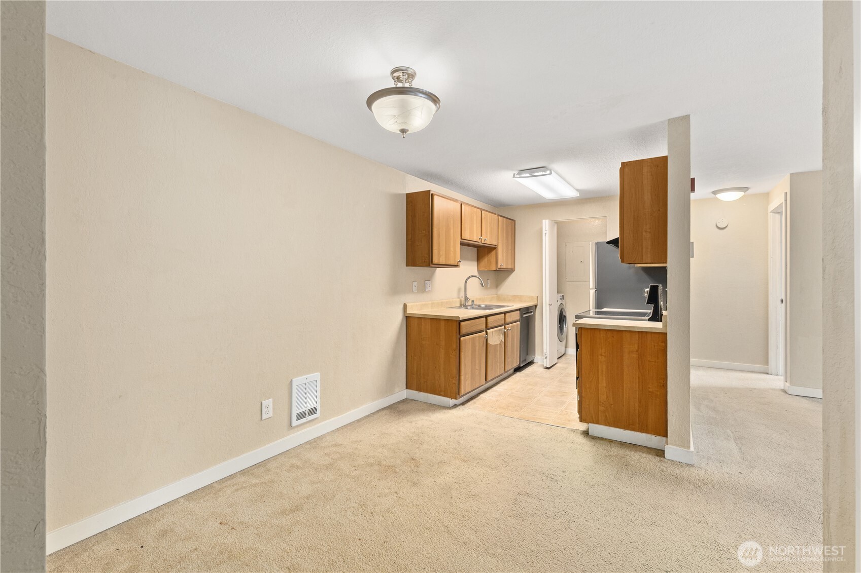 16817 Larch Way F206