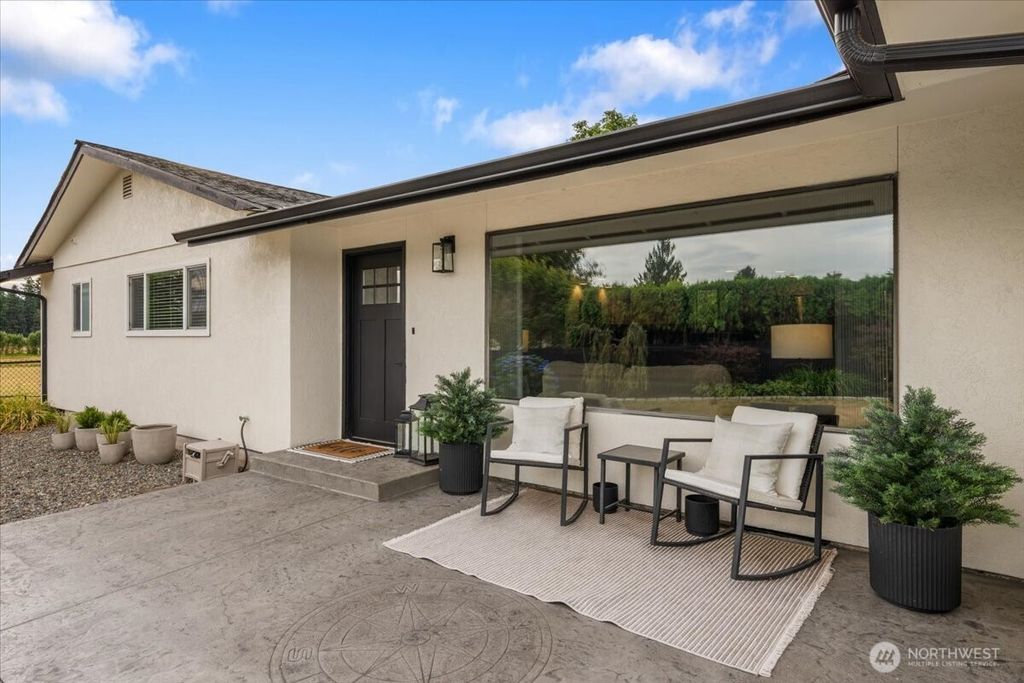 Photo of 38005 192nd Avenue SE, Auburn, WA 98092 (MLS # 2468809)