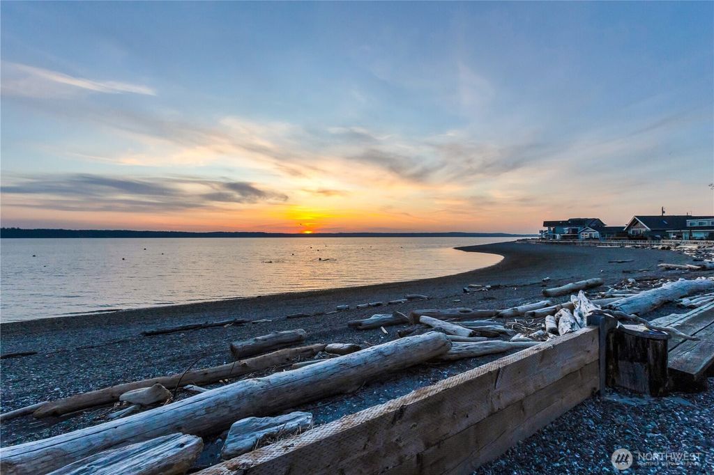 Photo of 14207 Evergreen Way, Stanwood, WA 98292 (MLS # 2428516)