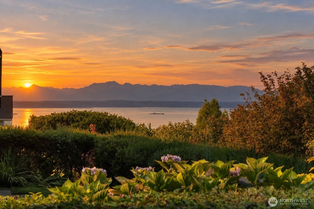 Photo of 2103 NW 96th, Seattle, WA 98117 (MLS # 2586805)