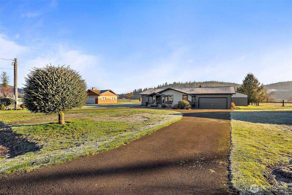Photo of 1655 Wheaton Street St, Raymond, WA 98577 (MLS # 2470043)