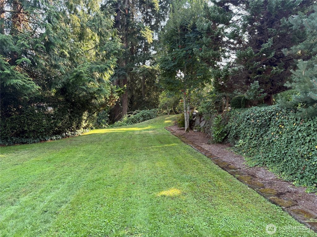 Photo of 4417 Crescent Avenue, Everett, WA 98203 (MLS # 2465625)