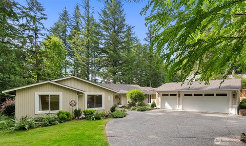 Photo of 26636 SE 31st ST, Sammamish, WA 98075 (MLS # 2585136)