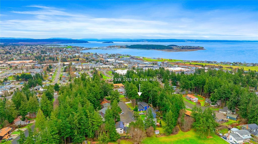 Photo of 763 SW 10th Court, Oak Harbor, WA 98277 (MLS # 2478568)