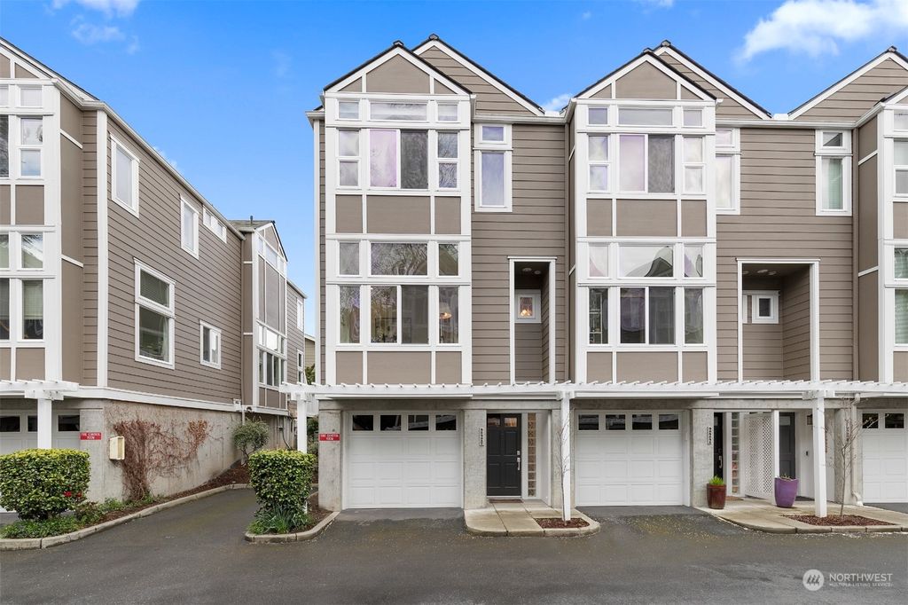 Photo of 220 5th Place S, Kirkland, WA 98033 (MLS # 2058002)