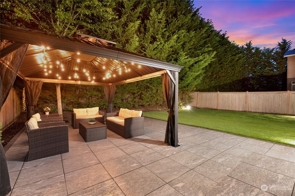 Photo of 11063 Muirwood Way NE, Redmond, WA 98053 (MLS # 2127392)