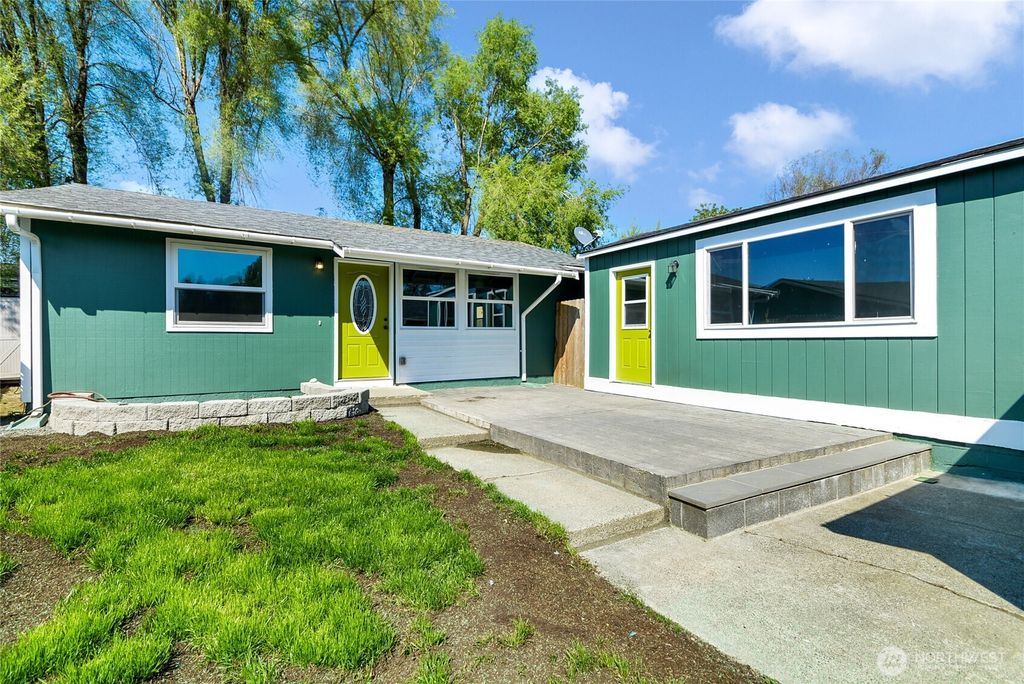 Photo of 8705 12th Street NE, Lake Stevens, WA 98258 (MLS # 2500838)