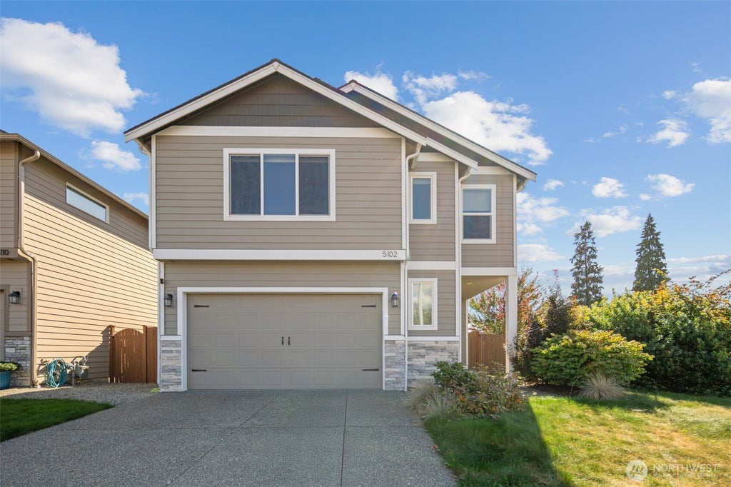 Photo of 5102 82nd Pl PL NE, Marysville, WA 98270 (MLS # 2588720)