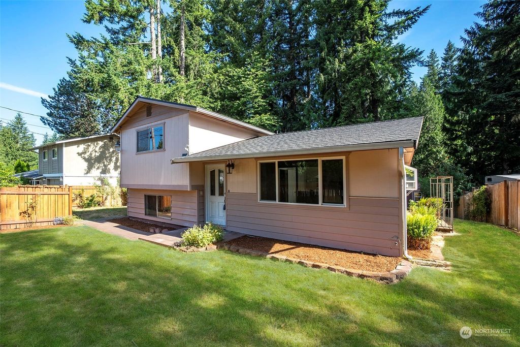 Photo of 21110 NE 61st Street, Redmond, WA 98053 (MLS # 2069127)