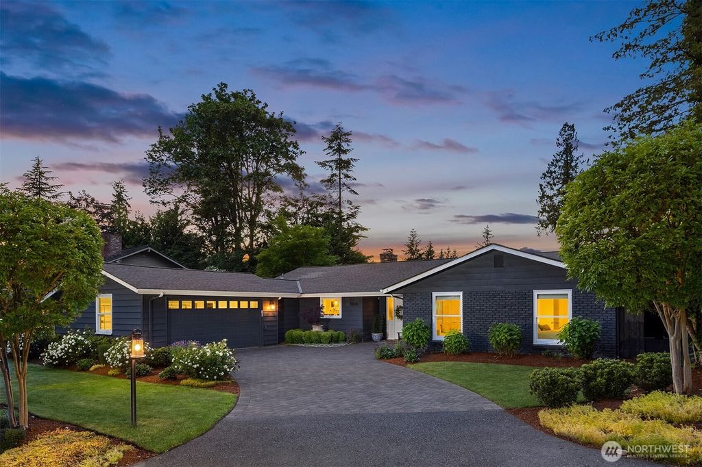 Photo of 7834 SE 75th Place, Mercer Island, WA 98040 (MLS # 2384319)