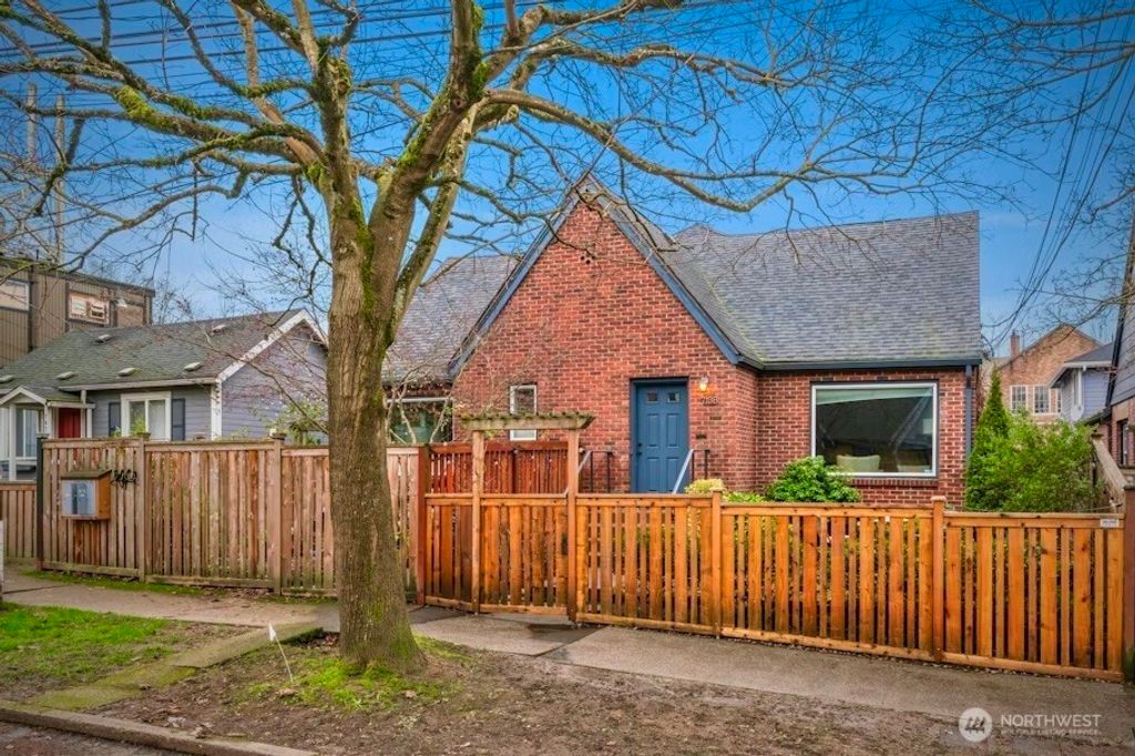 Photo of 713 26th Avenue #B, Seattle, WA 98122 (MLS # 2467200)