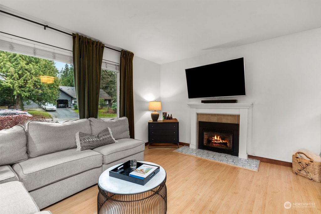 Photo of 14071 117th Avenue NE, Kirkland, WA 98034 (MLS # 2182324)