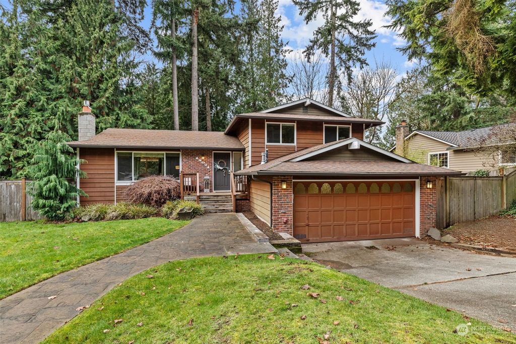 Photo of 14071 117th Avenue NE, Kirkland, WA 98034 (MLS # 2182324)