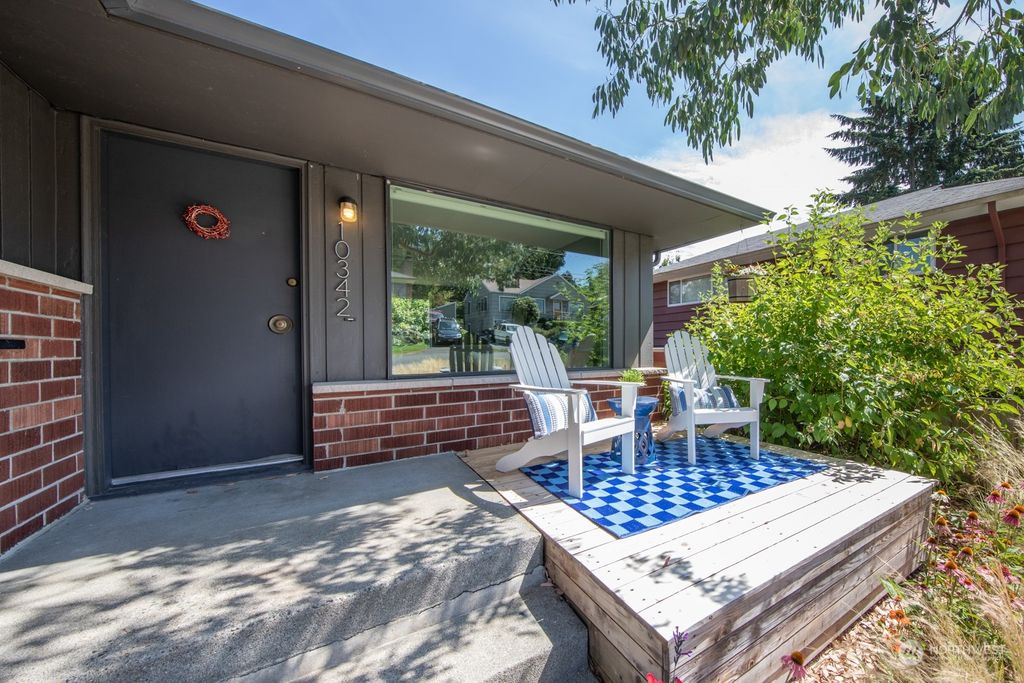 Photo of 10342 9th Avenue NW, Seattle, WA 98177 (MLS # 2141714)