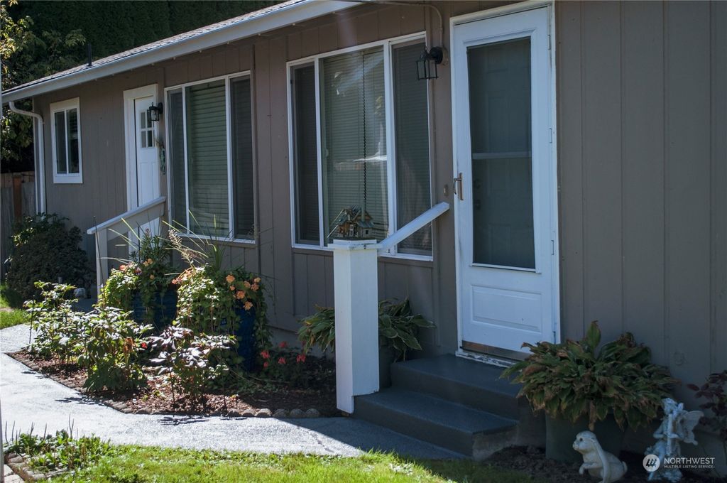Photo of 522 Russell Road, Snohomish, WA 98290 (MLS # 2288101)