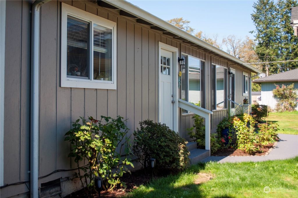 Photo of 522 Russell Road, Snohomish, WA 98290 (MLS # 2288101)