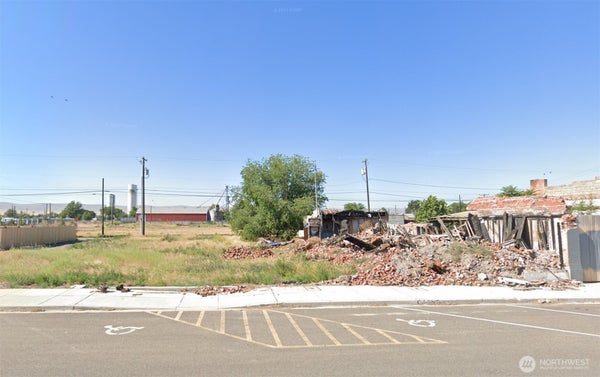 204 B ST, MABTON, WA 98935 - Image 733b09dc60e2dcfd39231acae17120e9/2503499062