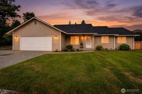 Photo of 15512 3rd Place W, Lynnwood, WA 98087 (MLS # 2573535)