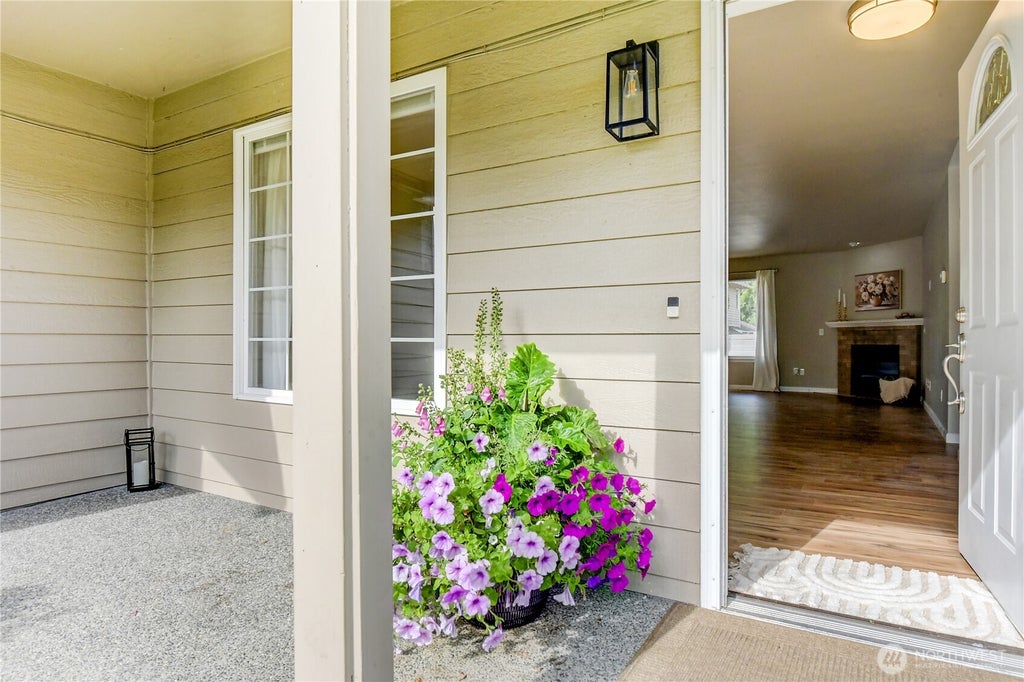 Photo of 15512 3rd Place W, Lynnwood, WA 98087 (MLS # 2573535)