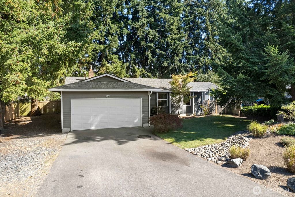 Photo of 15813 93rd Avenue E, Puyallup, WA 98375 (MLS # 2490140)