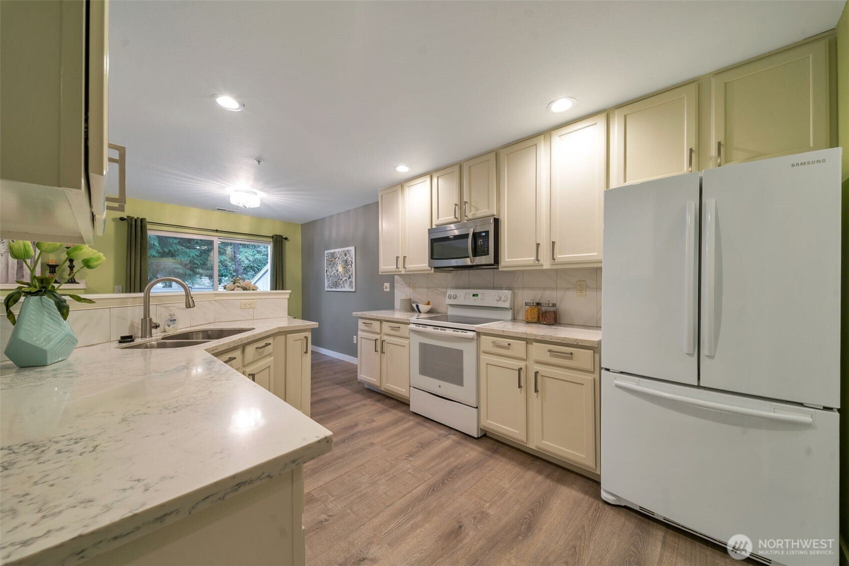 4802 Nassau Avenue NE 23