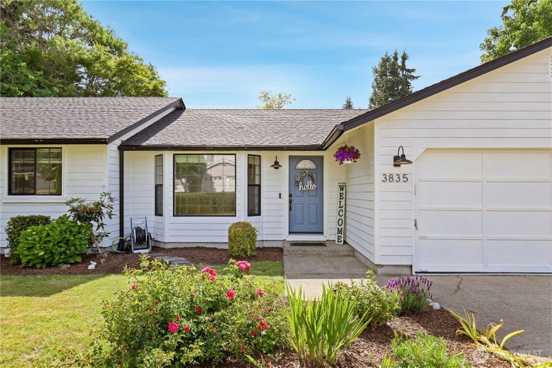 3835 Blue Finch Court SE
