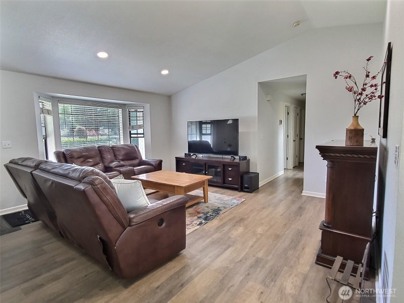 3835 Blue Finch Court SE