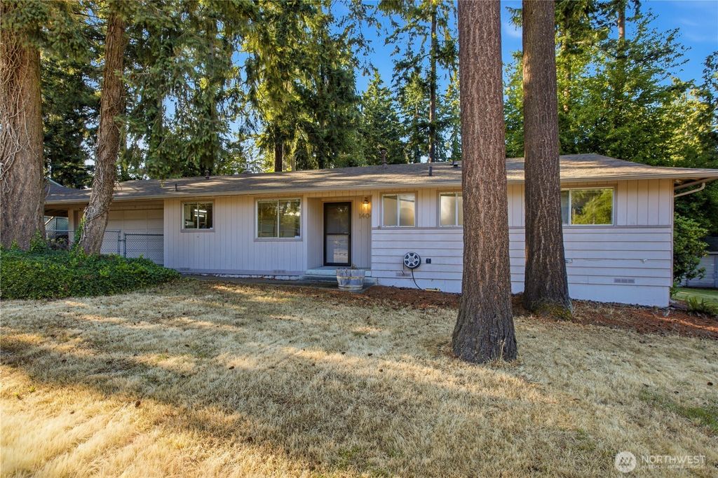 Photo of 1404 SW 360th Street, Federal Way, WA 98023 (MLS # 2545841)