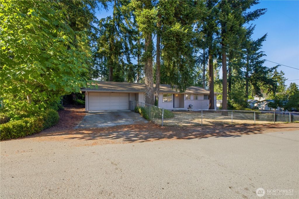 Photo of 1404 SW 360th Street, Federal Way, WA 98023 (MLS # 2545841)