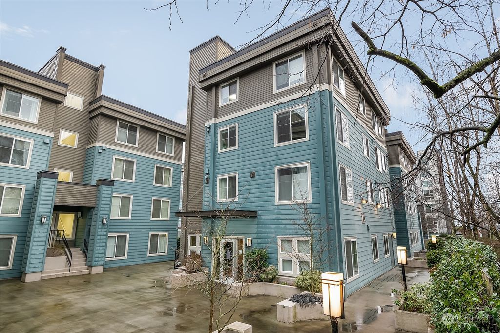 Photo of 300 10th Avenue #A401, Seattle, WA 98122 (MLS # 2036235)