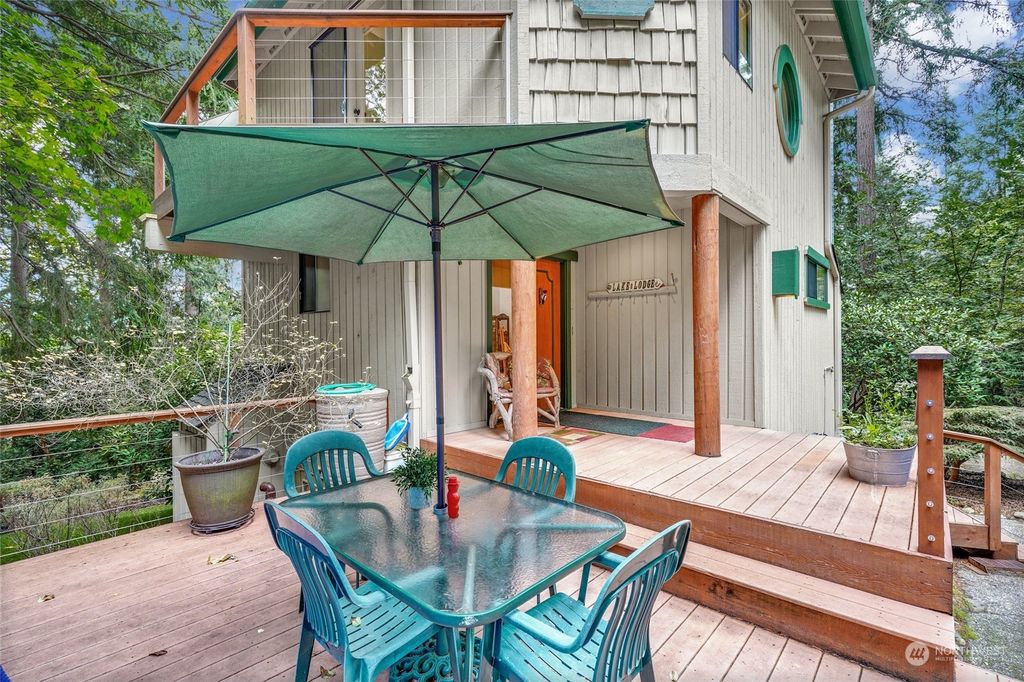 Photo of 19608 SE 24th Way, Sammamish, WA 98075 (MLS # 2174452)